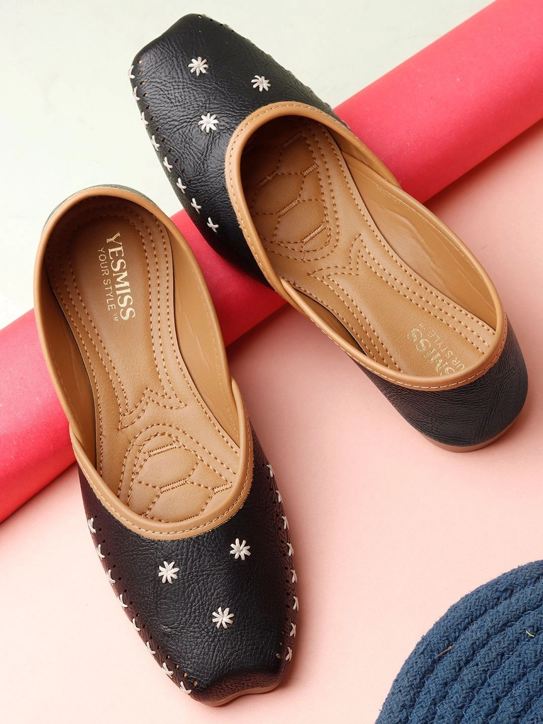Yesmiss Women Embellished Ethnic Mojaris with Embroidered Flats