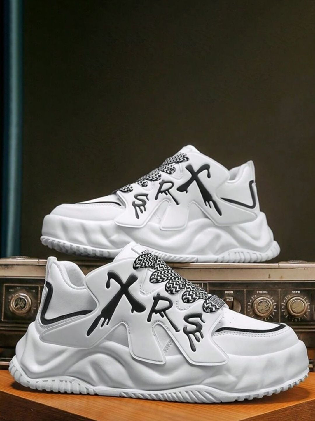 XTOON Men Colourblocked Sneakers