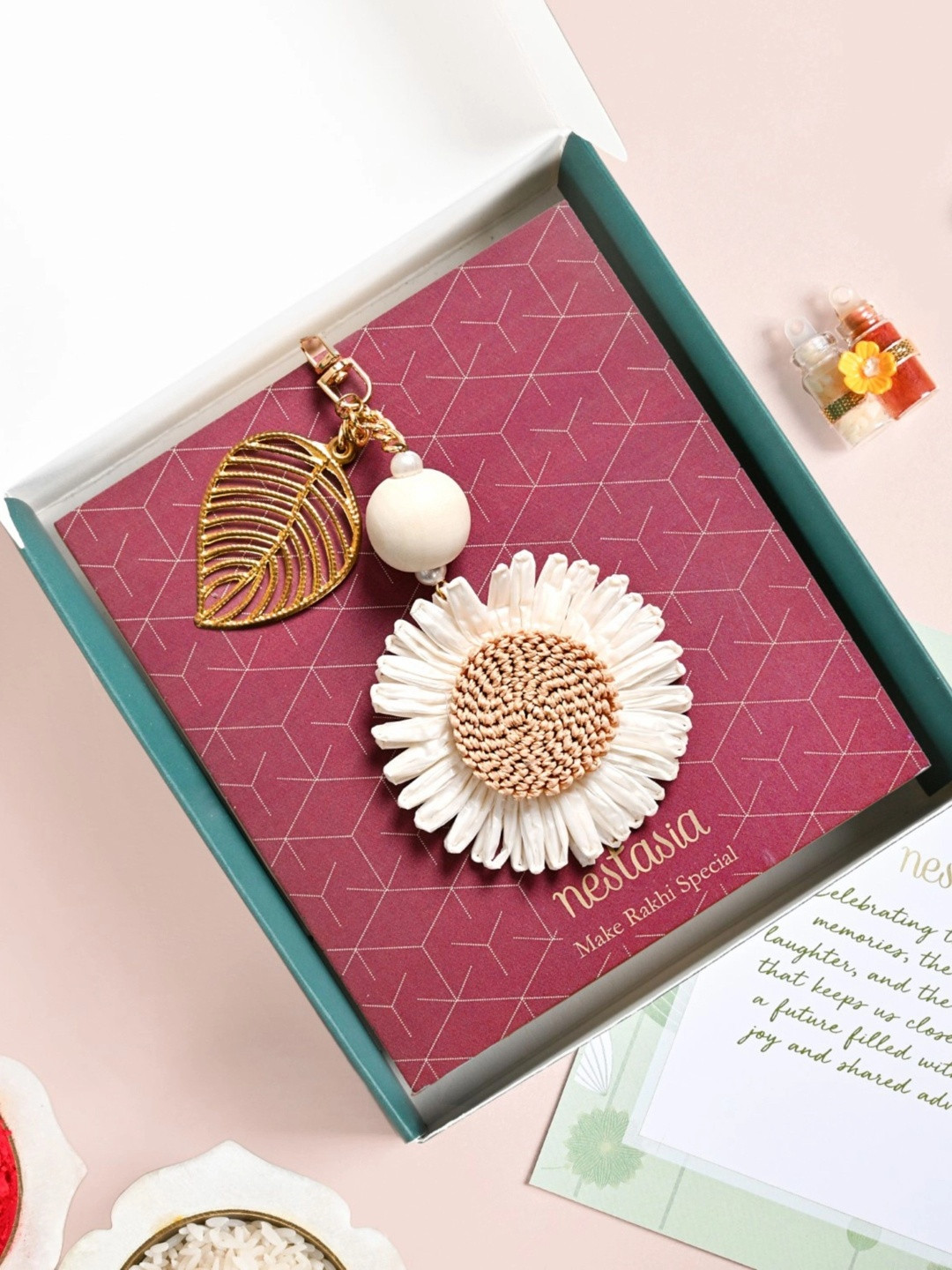 Nestasia Daisy Bloom Keychain Charm Lumba Set