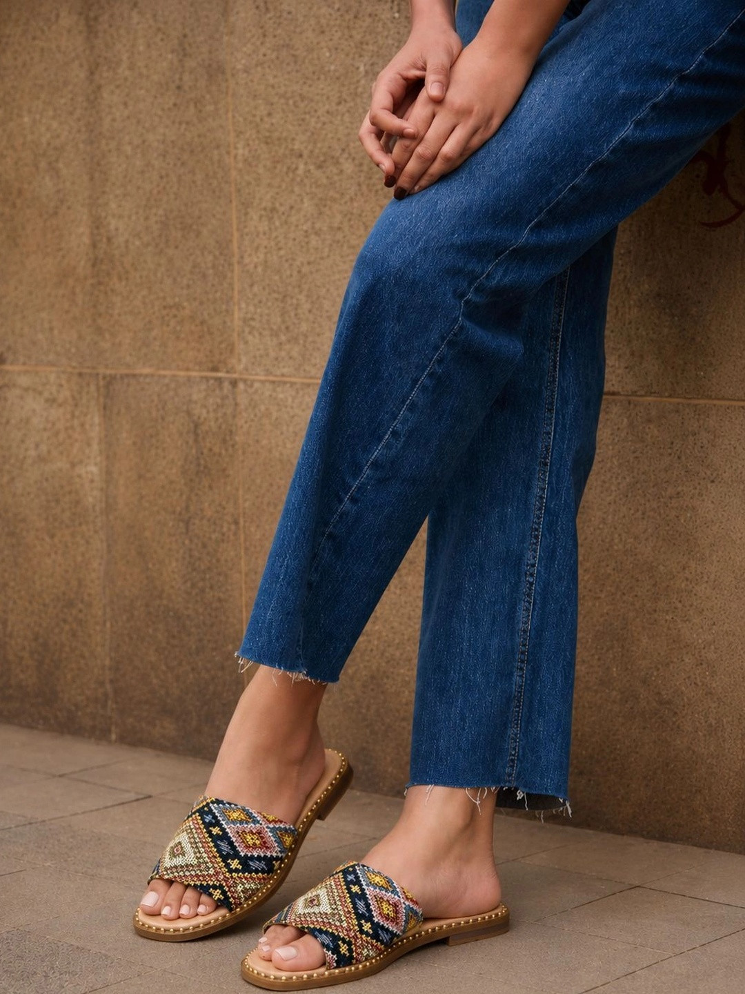 TWINSSHOE Women Printed Open Toe Flats with Embroidered