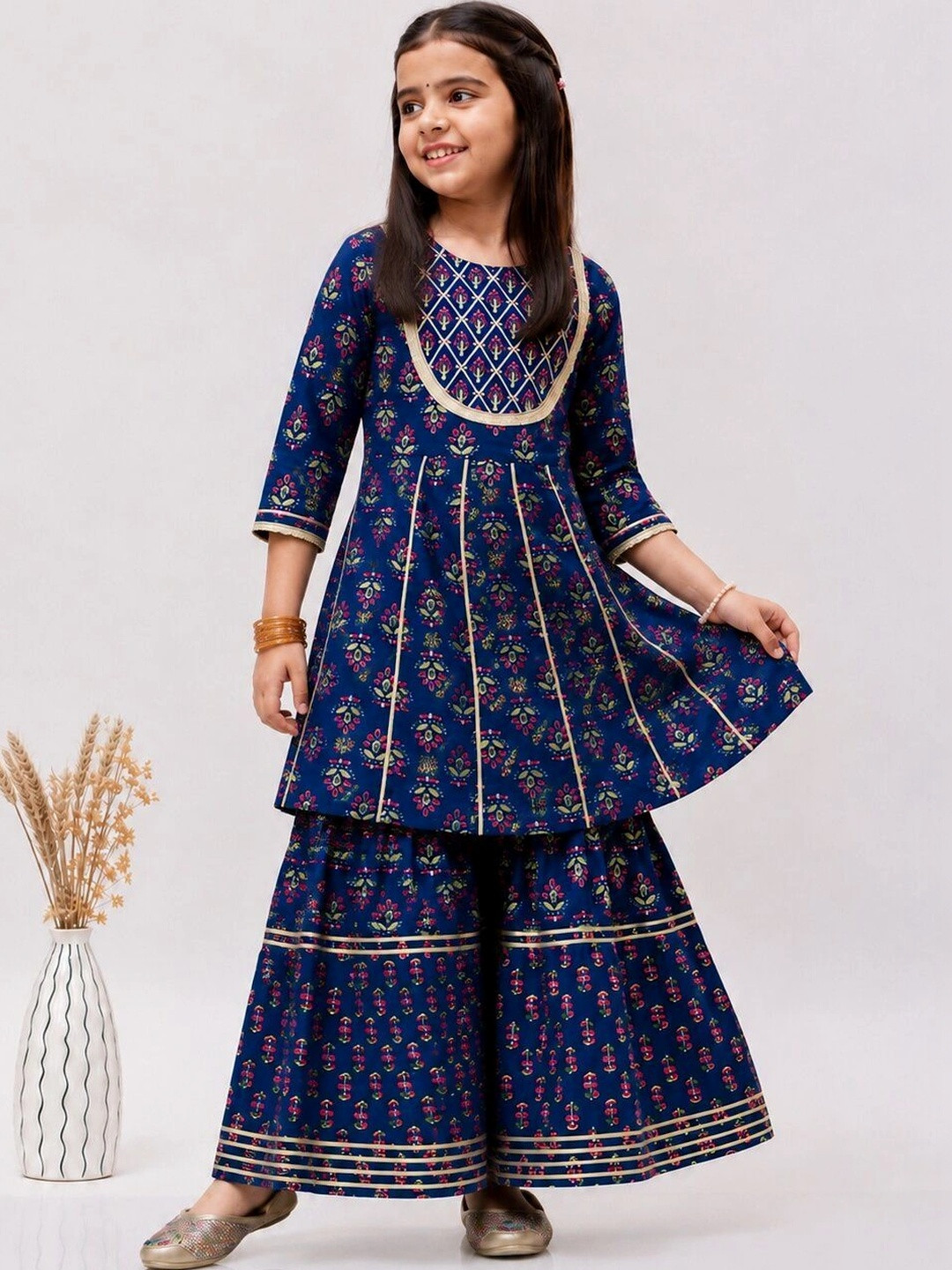 Flyfinns Girls Floral Printed Regular Gotta Patti Pure Cotton Kurta with Sharara