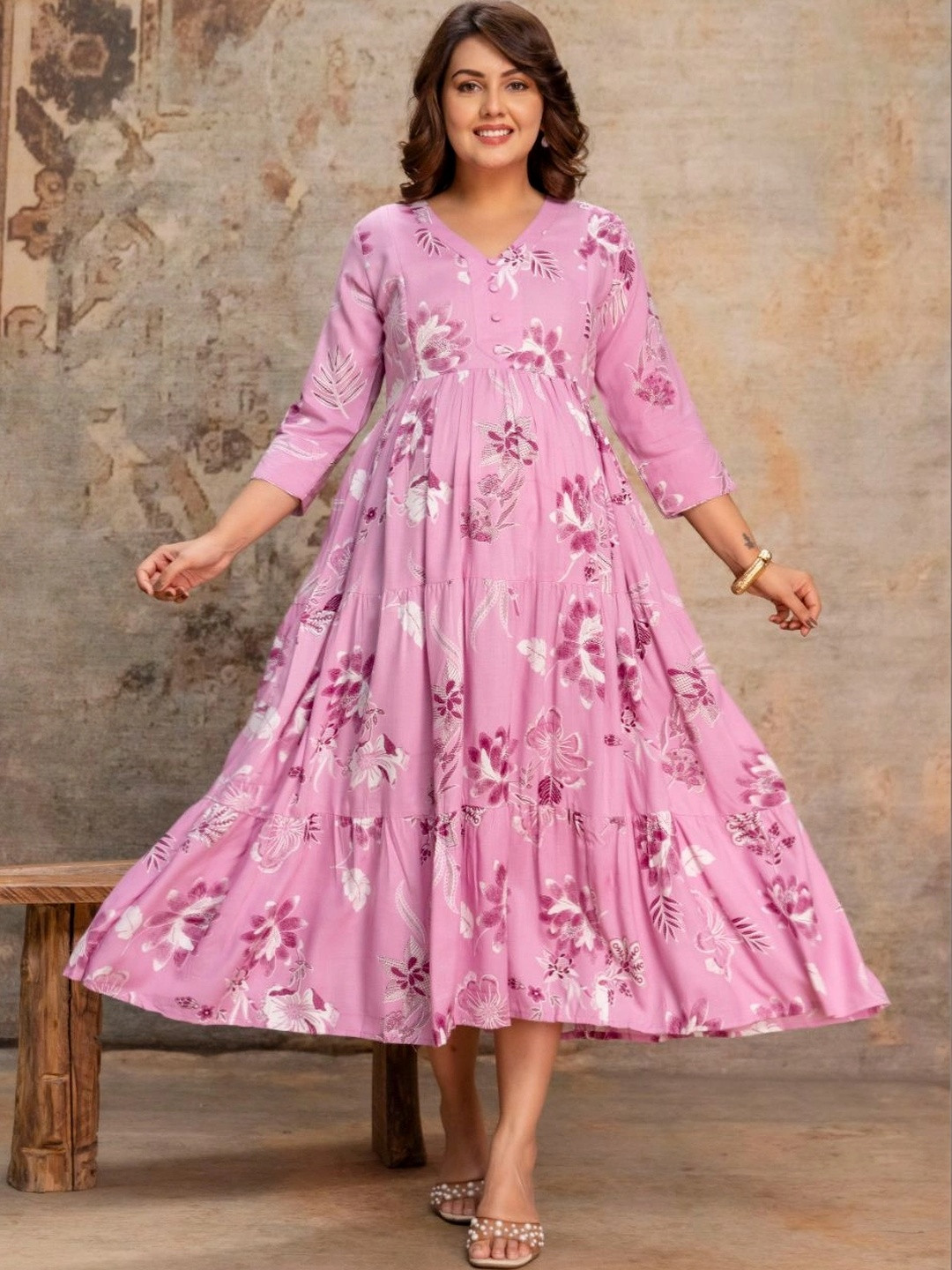 Swarnkar Creation Floral Printed V-Neck Maternity Tiered Kurti