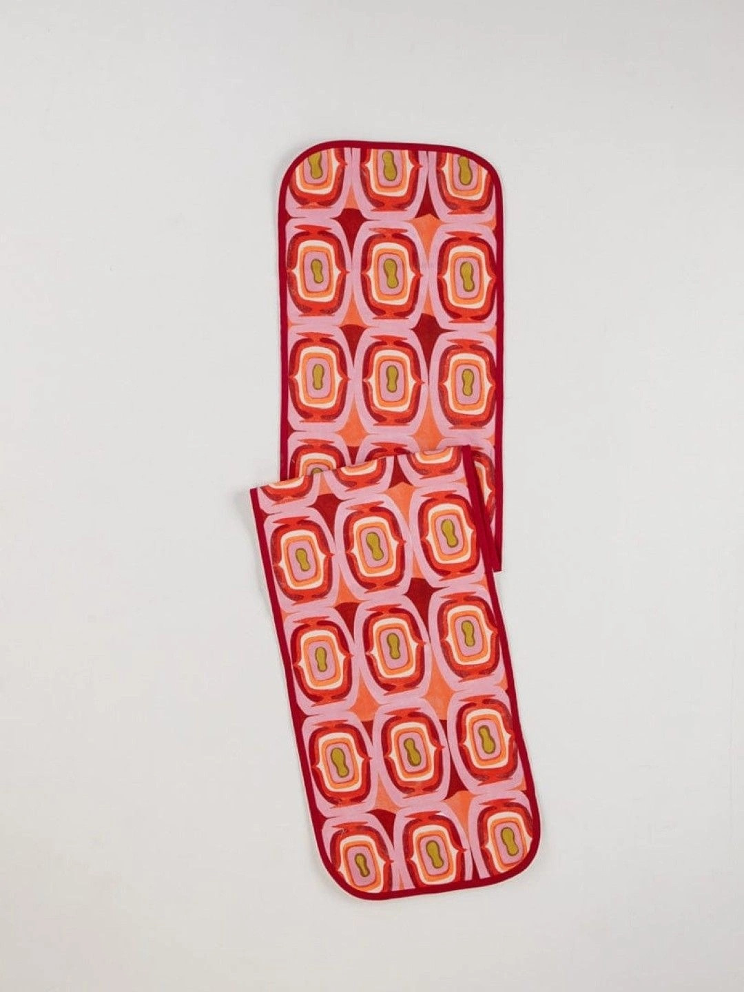 FREEDOM TREE Landfall Ogee Mineral Red Geometric Digitally Printed Cotton Table Runner