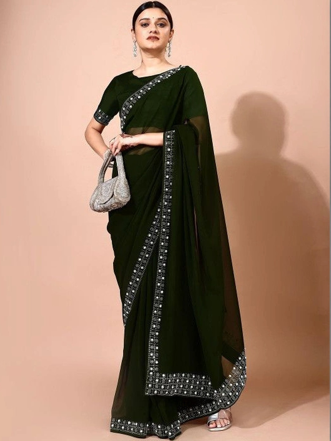 Leelavati Women Embellished Saree With Blouse Piece