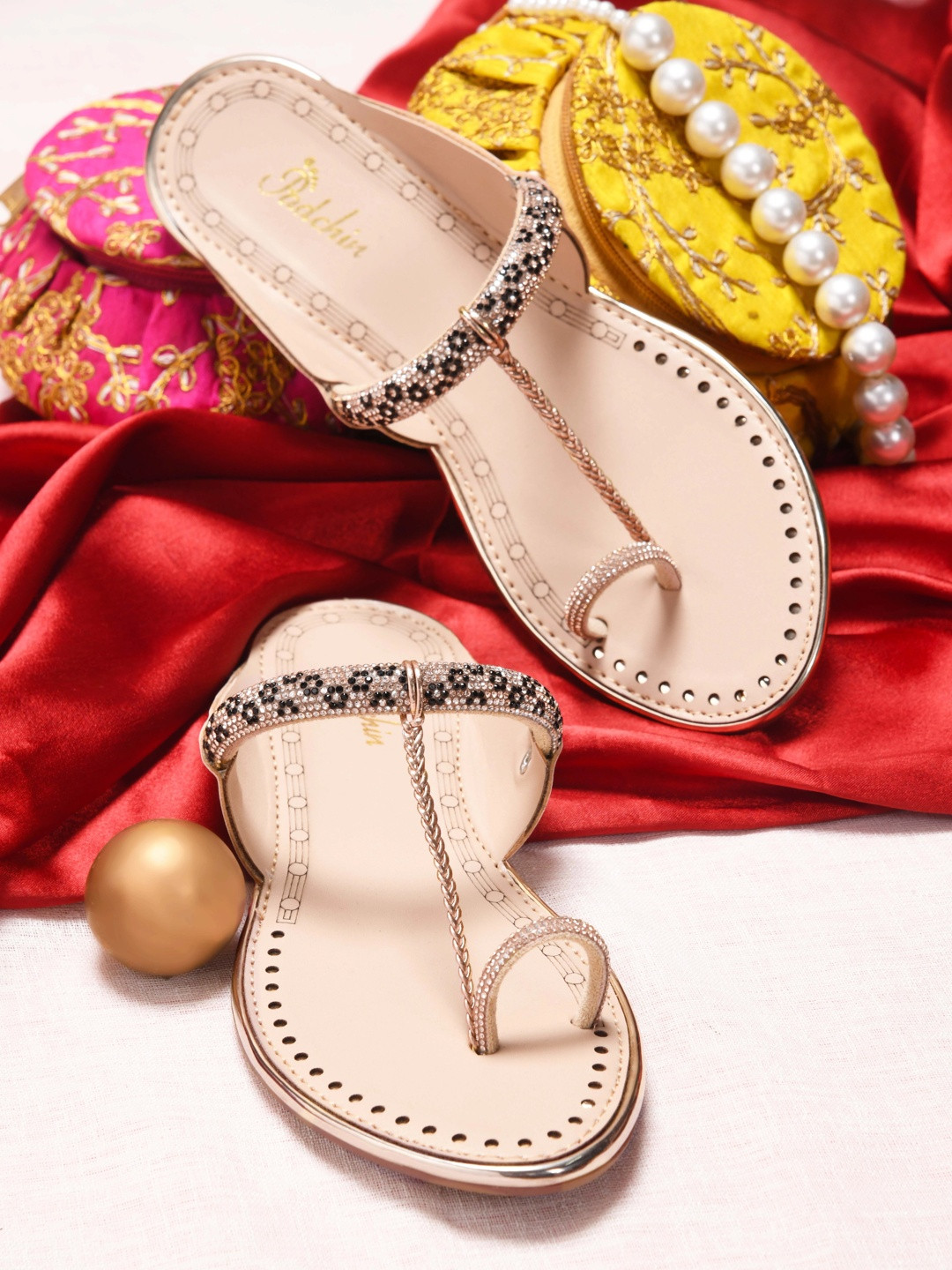 Padchin Women Embellished Ethnic One Toe Flats