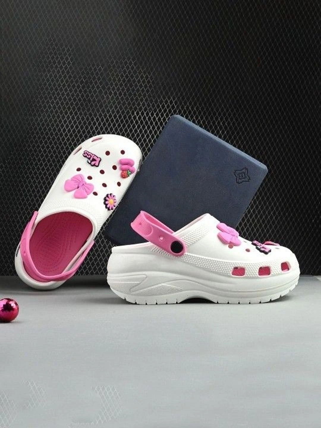 DECONDS Women Embellished Clogs