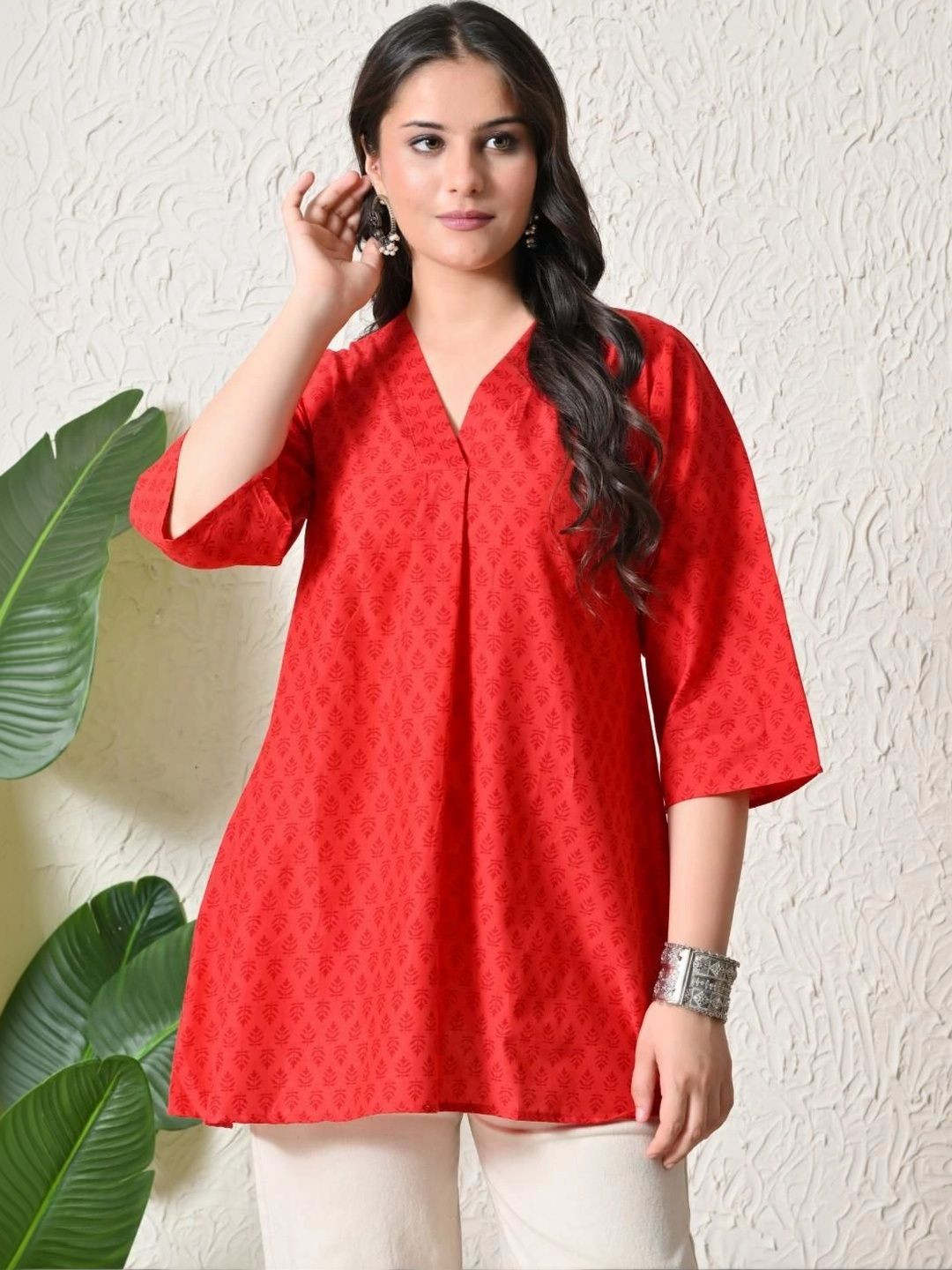 ROSHNI Ethnic Motifs Printed V-Neck Kurti
