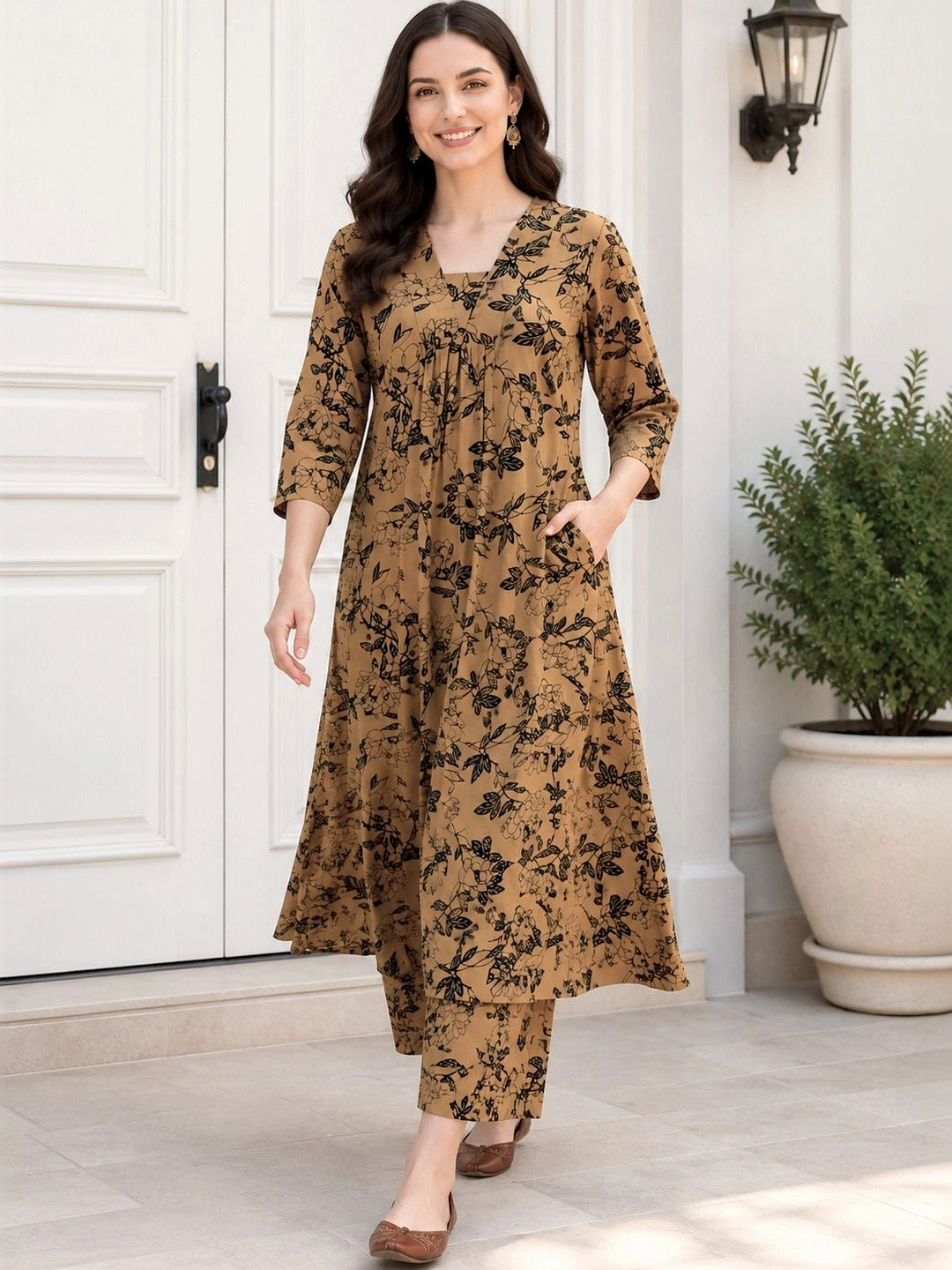 HIVA TRENDZ Women Floral Printed Regular Kurta with Trousers