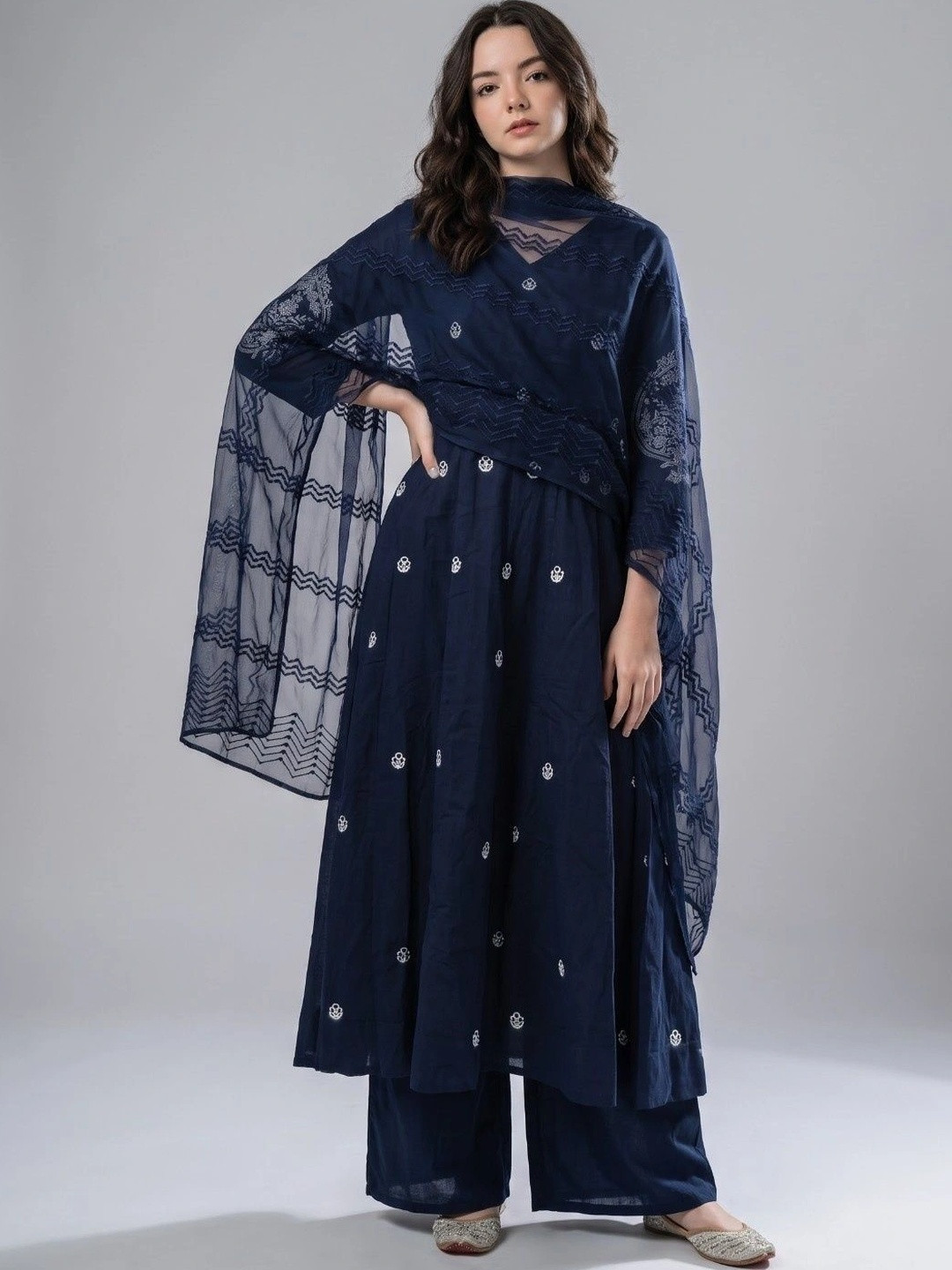 Muzaro ethnics Women Ethnic Motifs Embroidered Regular Kurta with Palazzos & With Dupatta