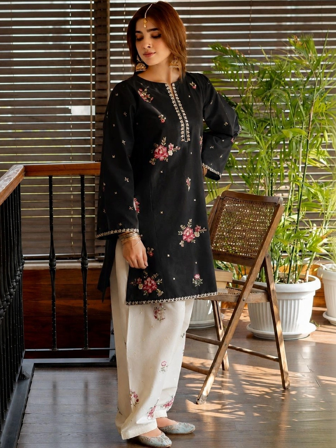 Sangria Women Floral Embroidered Regular Thread Work Kurti with Trousers