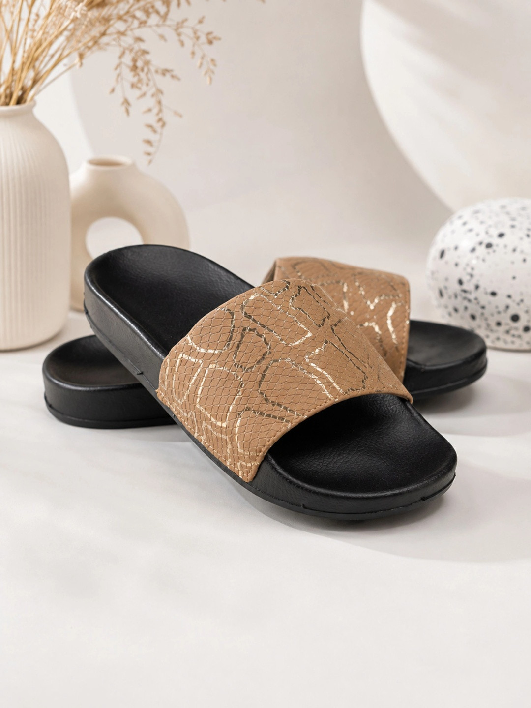 Colo Women Embellished Sliders