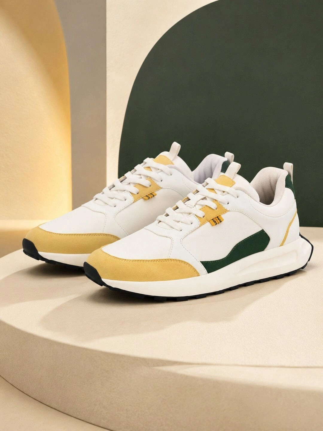 The Roadster Lifestyle Co Men Round Toe Sneakers