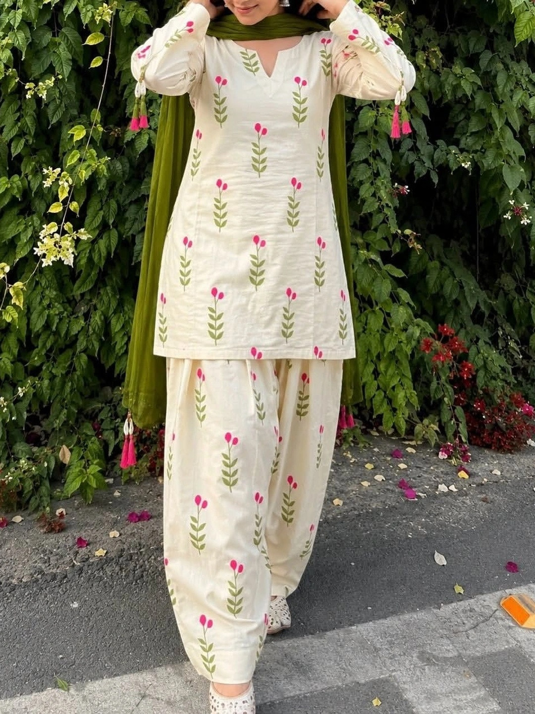 UDBHAV EXPORT Women Floral Printed Regular Kurta with Salwar