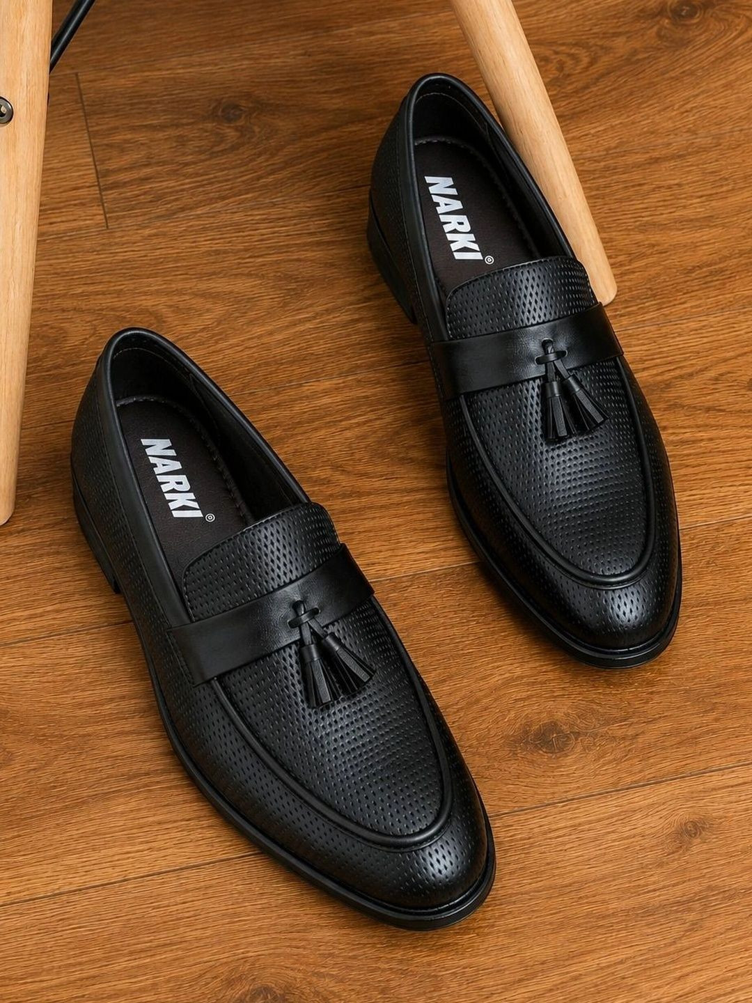 NARKI Men Textured Round Toe Formal Loafers