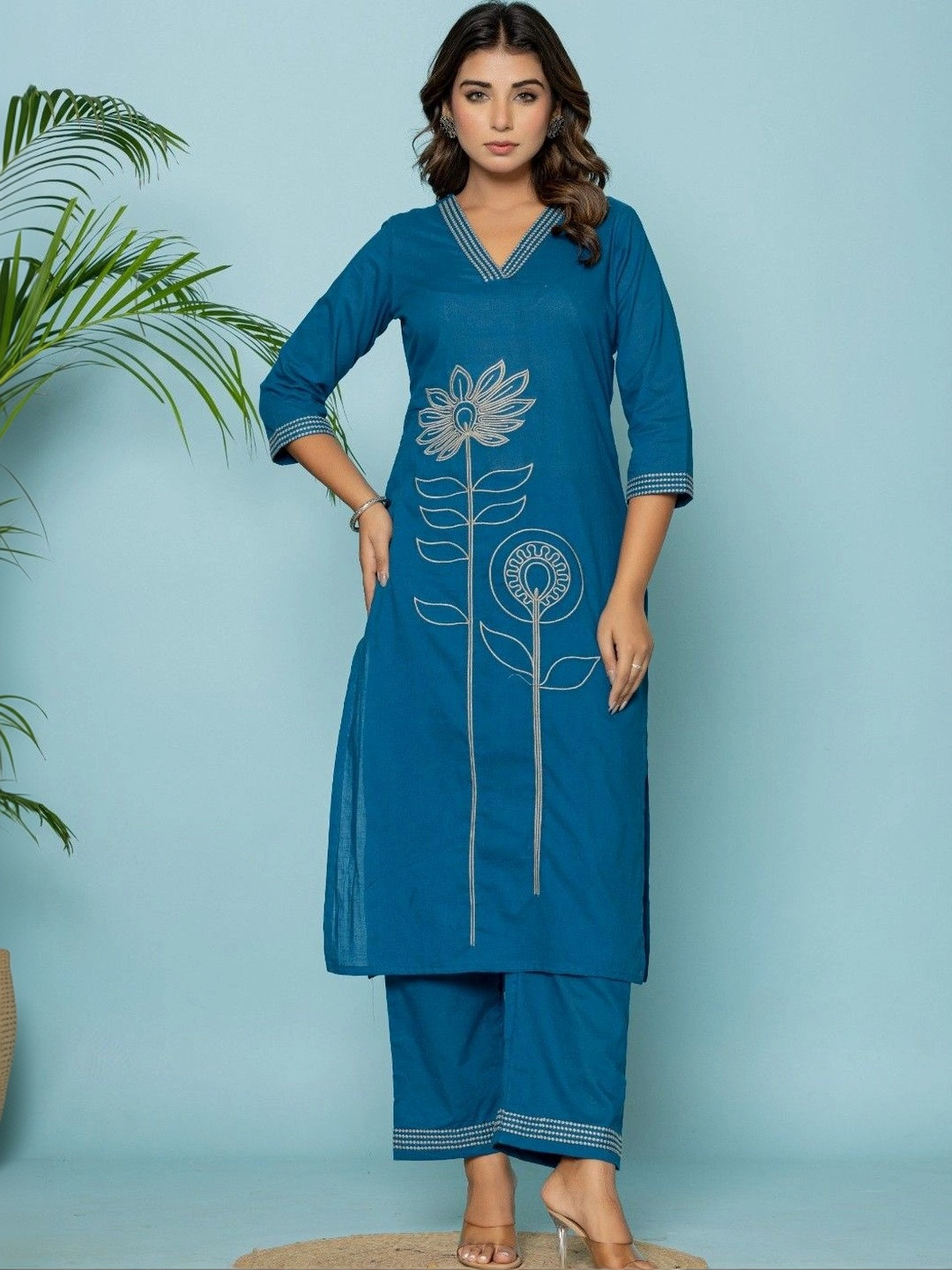 GHUMMAN SONAKSHI Women Ethnic Motifs Embroidered Regular Thread Work Pure Cotton Kurta with Trousers