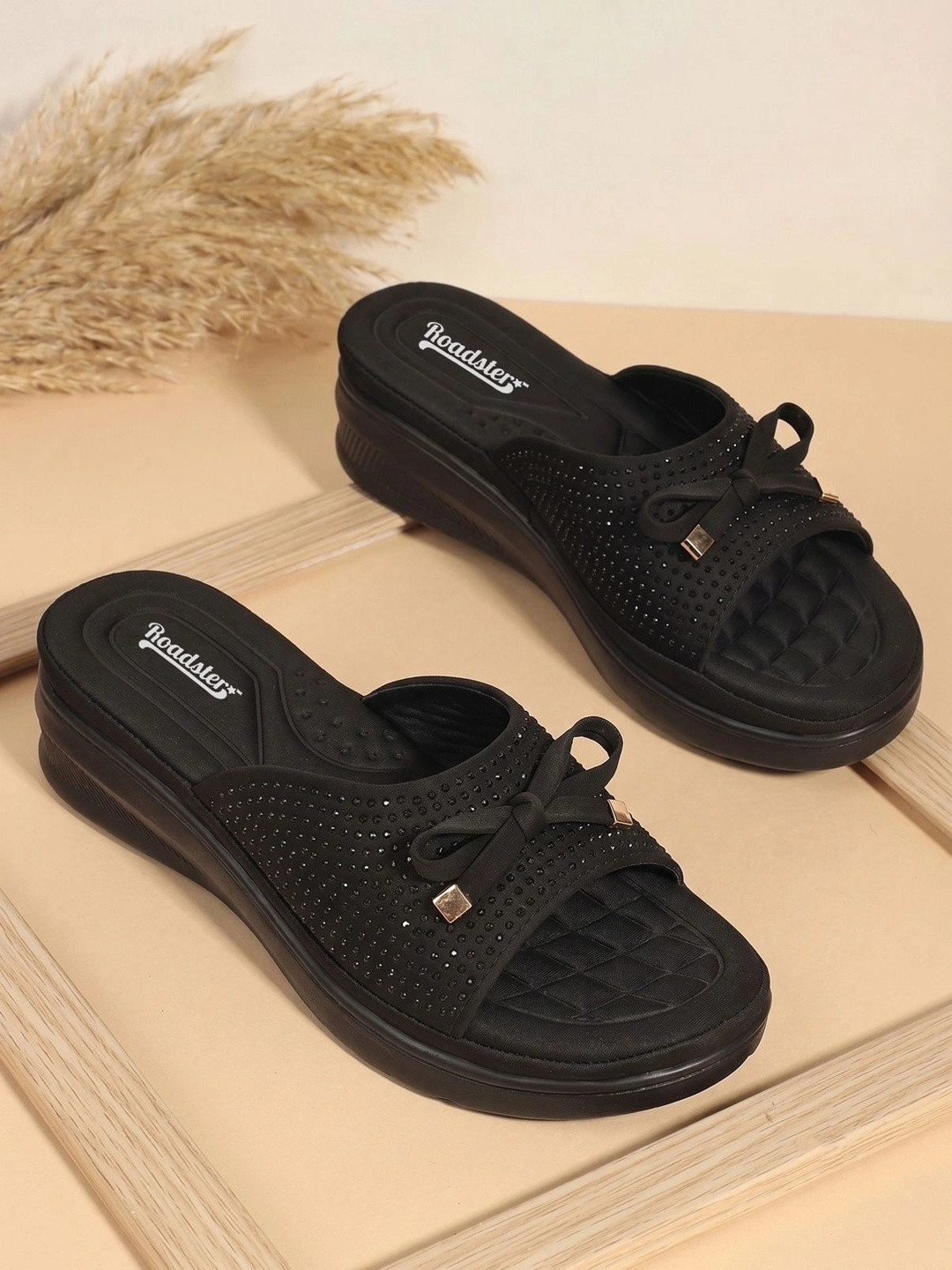 Roadster Women Comfort Sandals