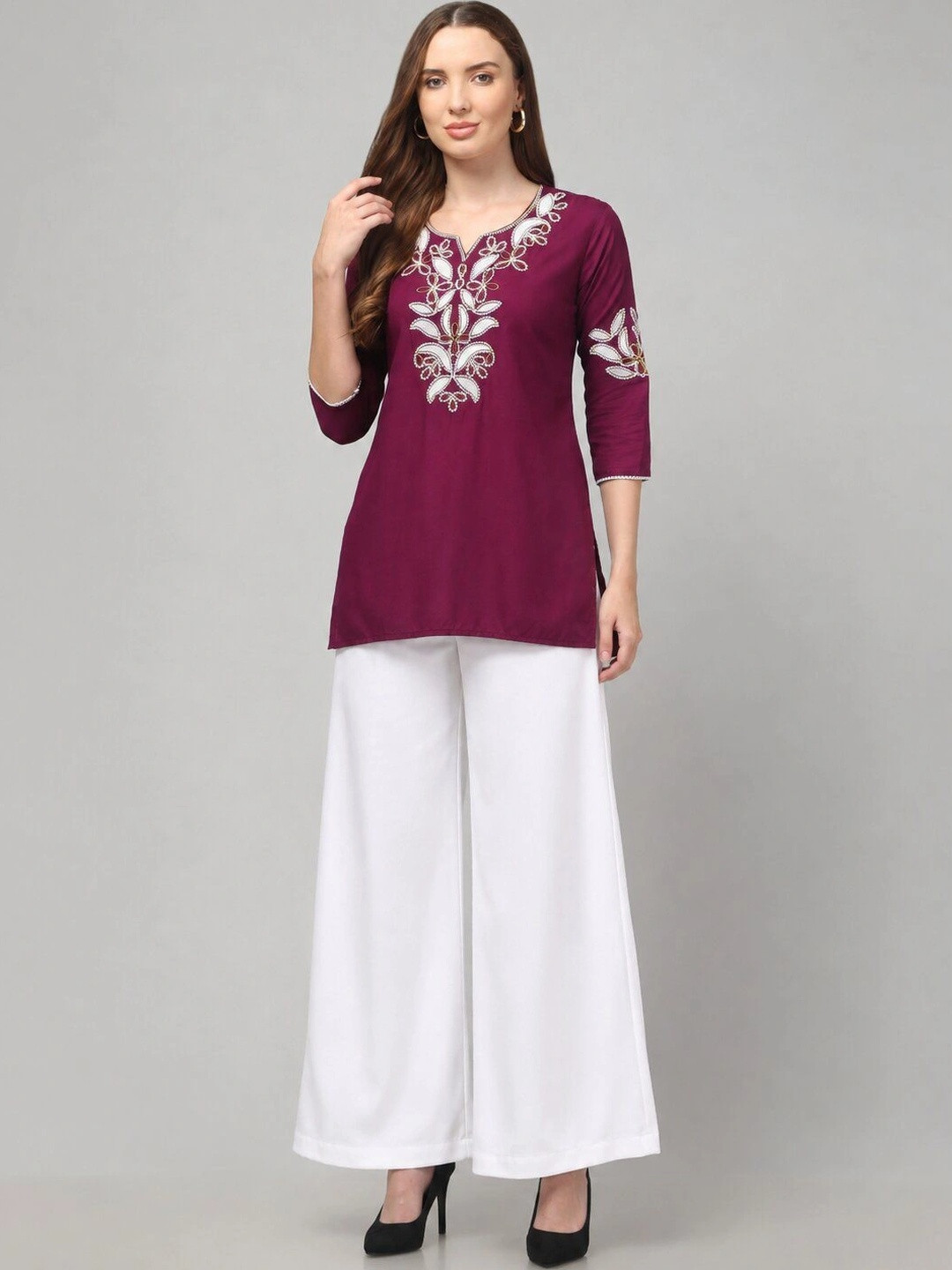 Craftloom Ethnic Motifs Embroidered V-Neck Thread Work Thread Work Kurti