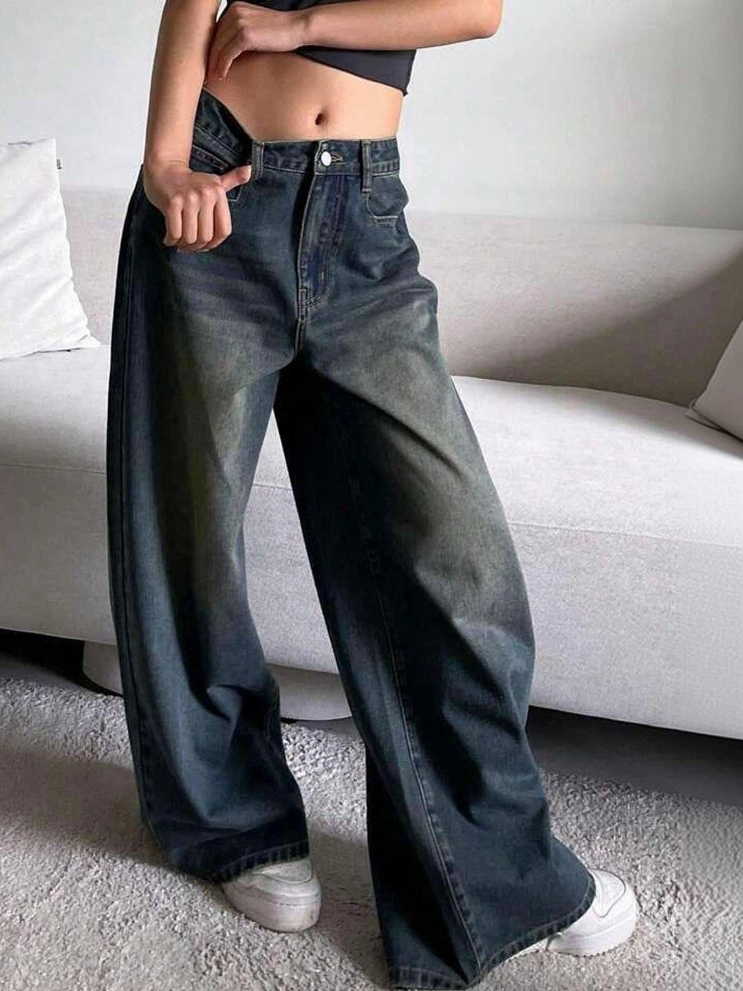 AAV2 Women Relaxed Fit High-Rise Low Distress Stretchable Jeans