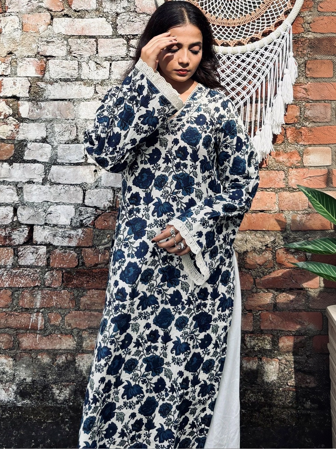 FANESHMA Floral Printed V-Neck Pure Cotton Kurti