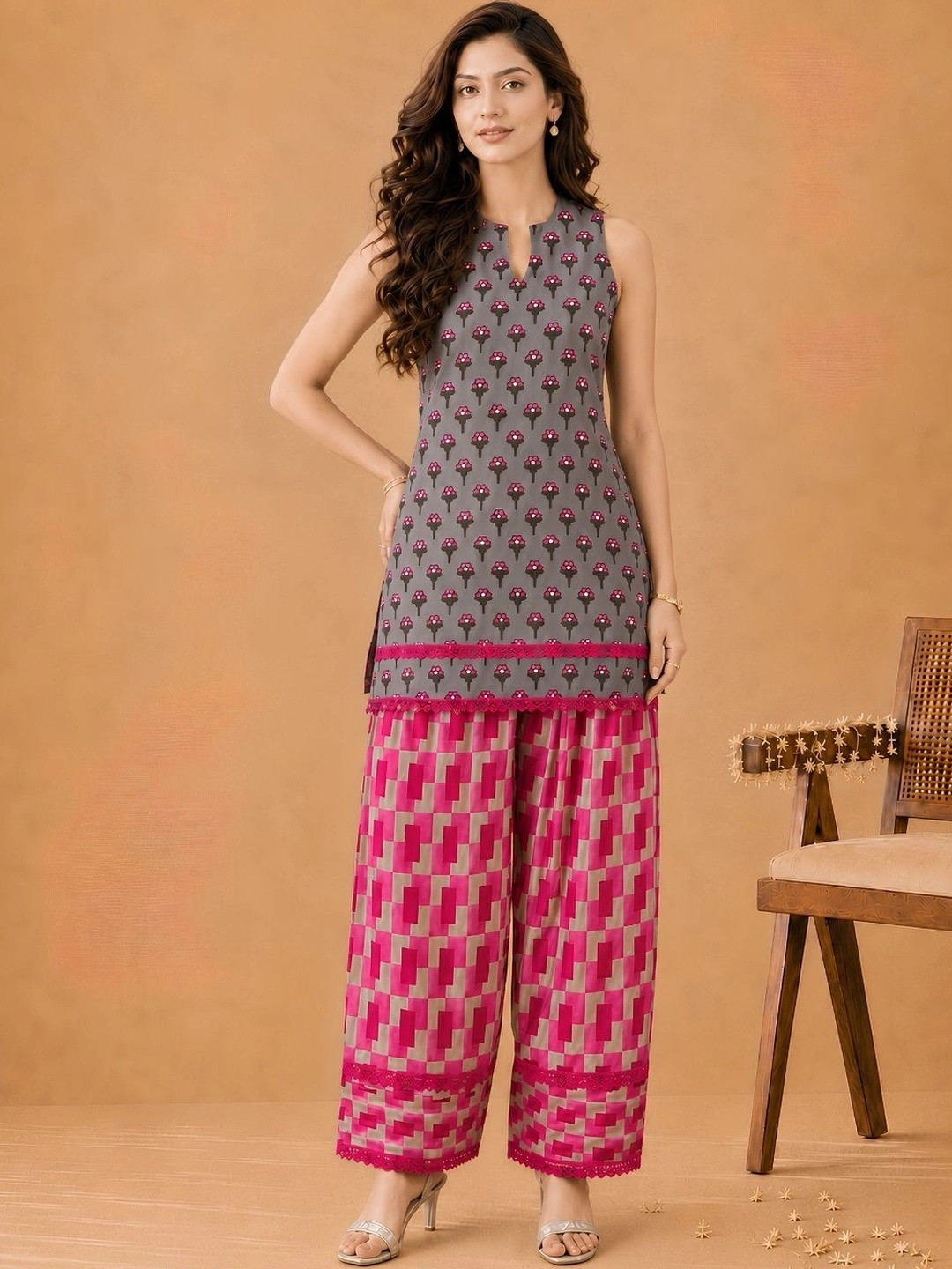 KAORI BY SHREYA AGARWAL Women Floral Printed Kurta with Geometric Print Farshi Salwar