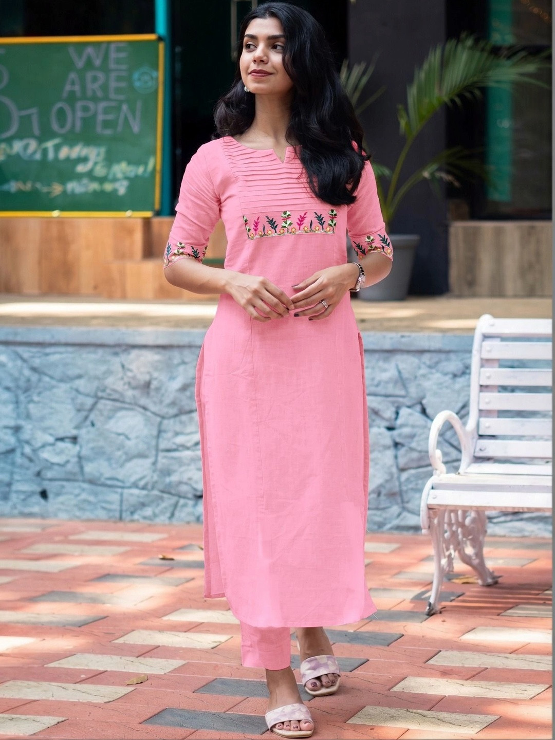 ZestLeaf Women Ethnic Motifs Embroidered Thread Work Kurta