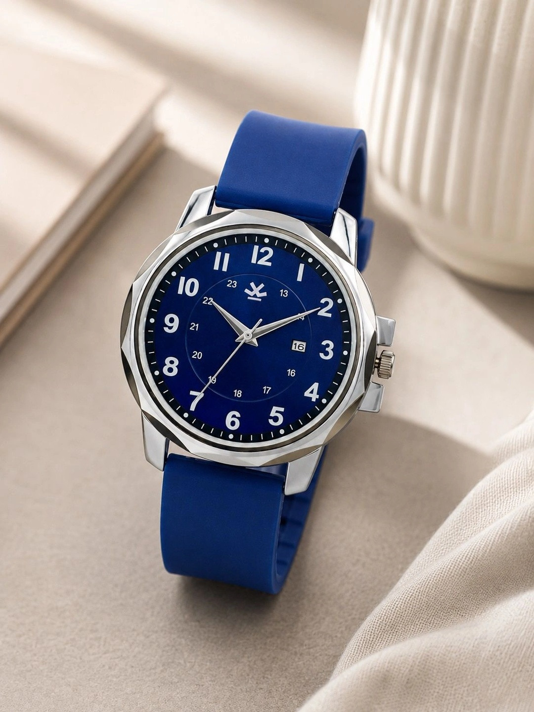 WROGN Men Dial & Straps Analogue Date Aperture Watch WRGN122B