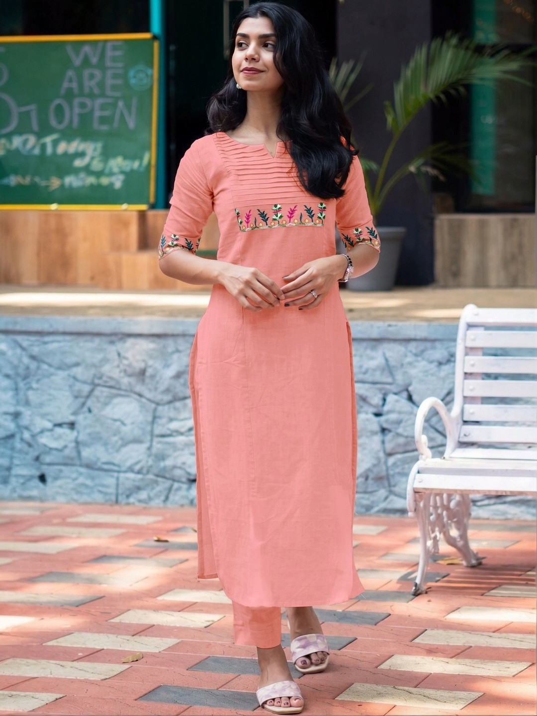 ZestLeaf Women Ethnic Motifs Embroidered Thread Work Kurta