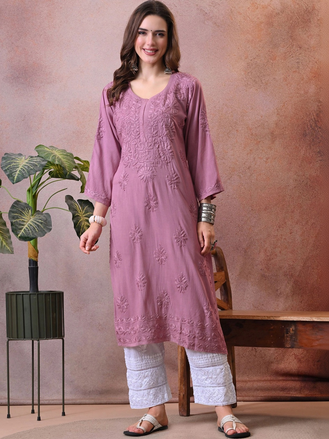 Syrish Women Ethnic Motifs Embroidered Chikankari Handloom Kurta