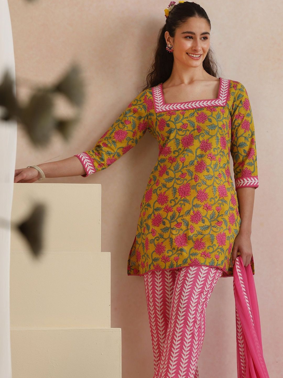 Khushal K Women Floral Printed Regular Pure Cotton Kurta with Trousers & With Dupatta