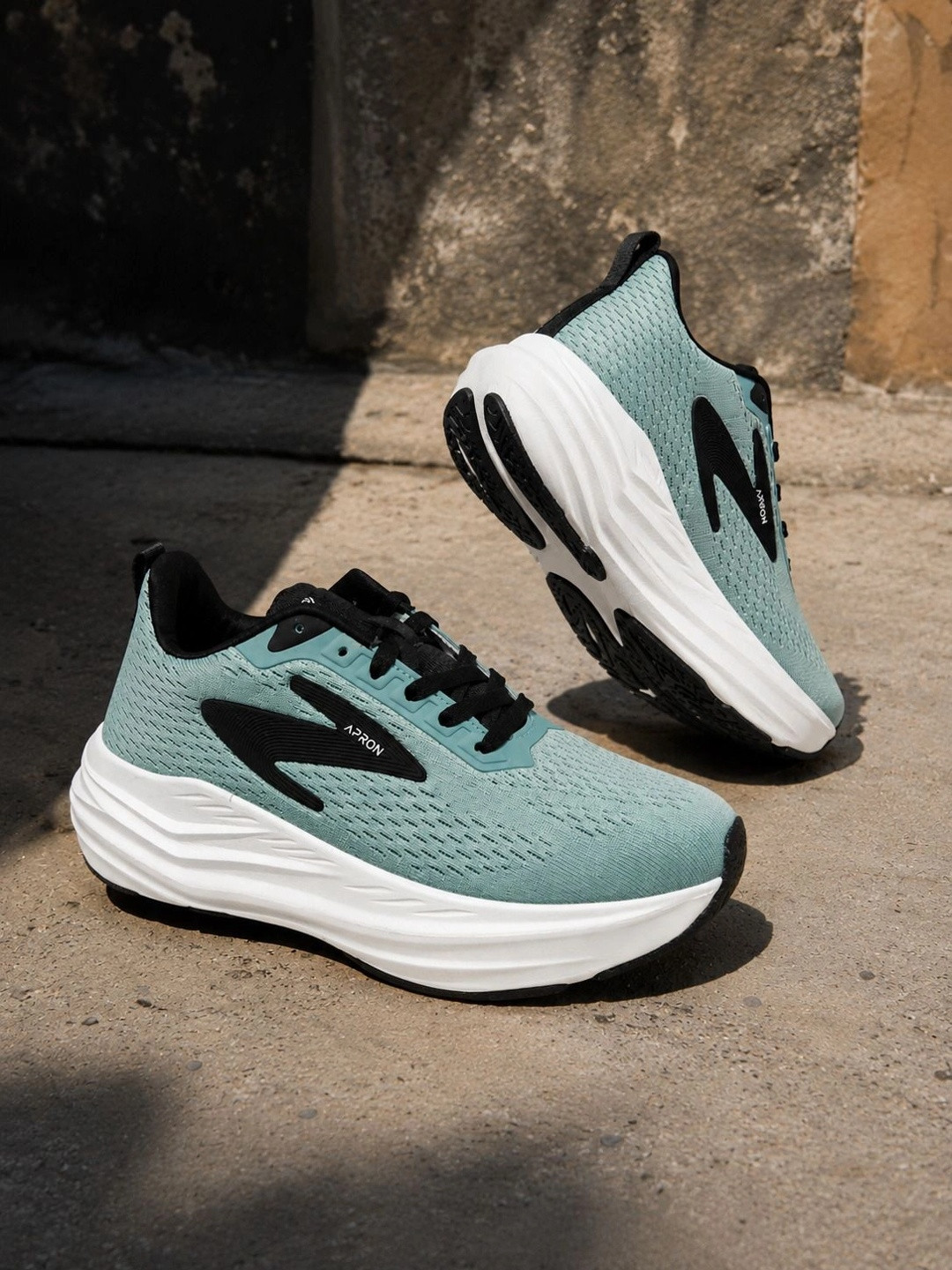 APRON Men Running Shoes