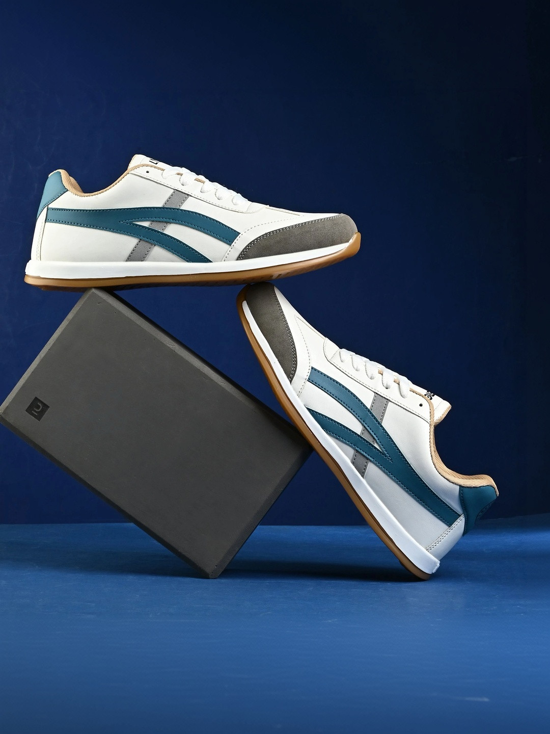 LIGERONATION Men Colourblocked Leather Sneakers