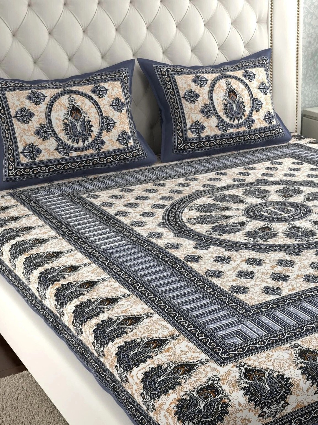 AARAMYA Multicoloured Bedsheet with 2 Pillow Covers