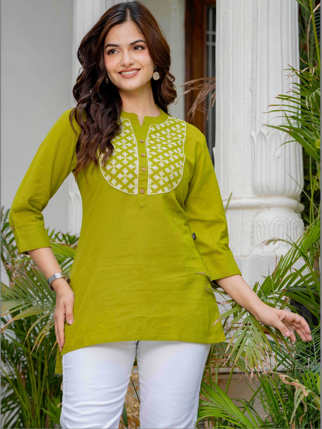 Pistaa Geometric Yoke Design Mandarin Collar Roll-Up Sleeves Kurti