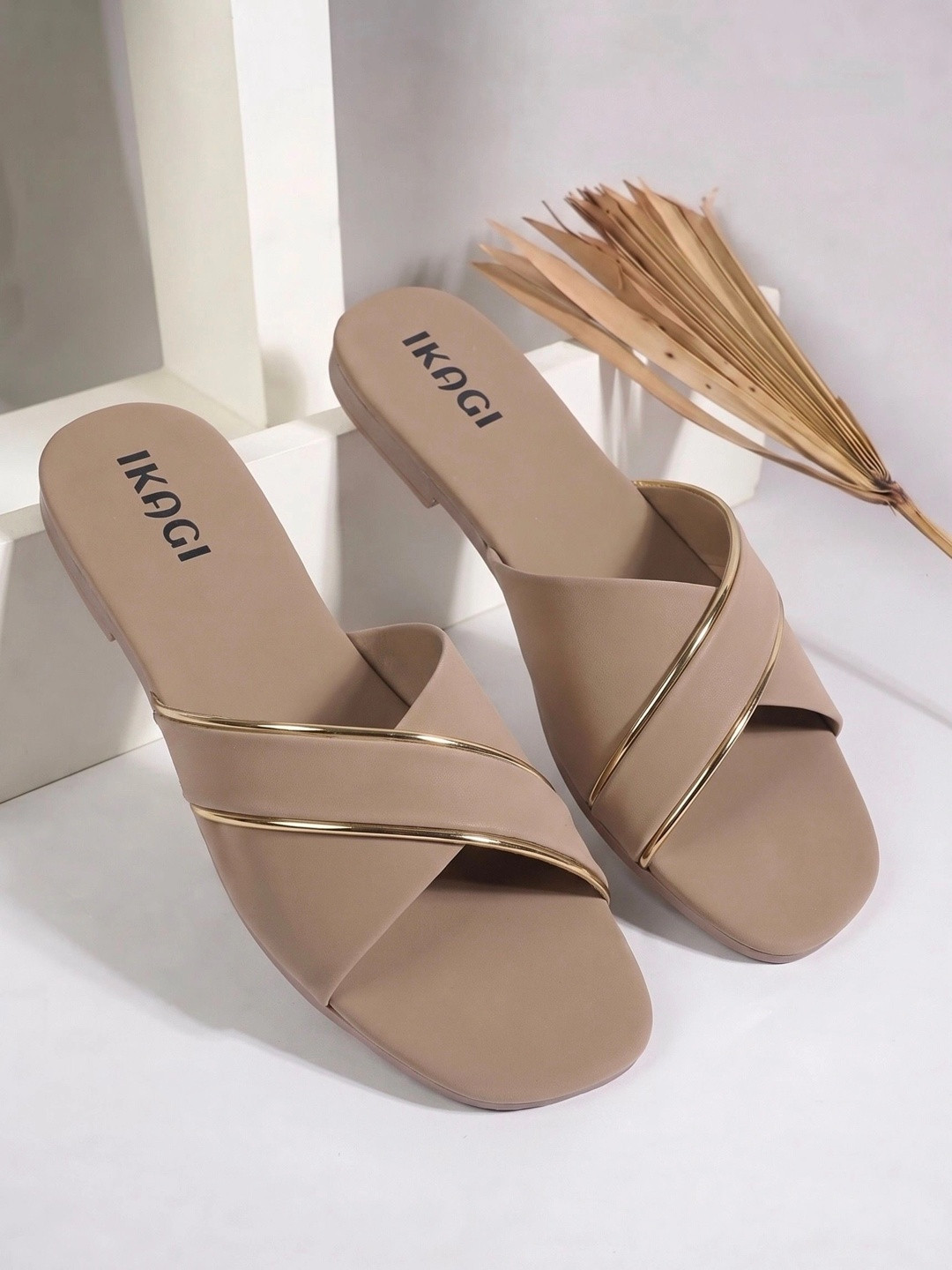 IKAGI Women Open Toe Flats with Buckles