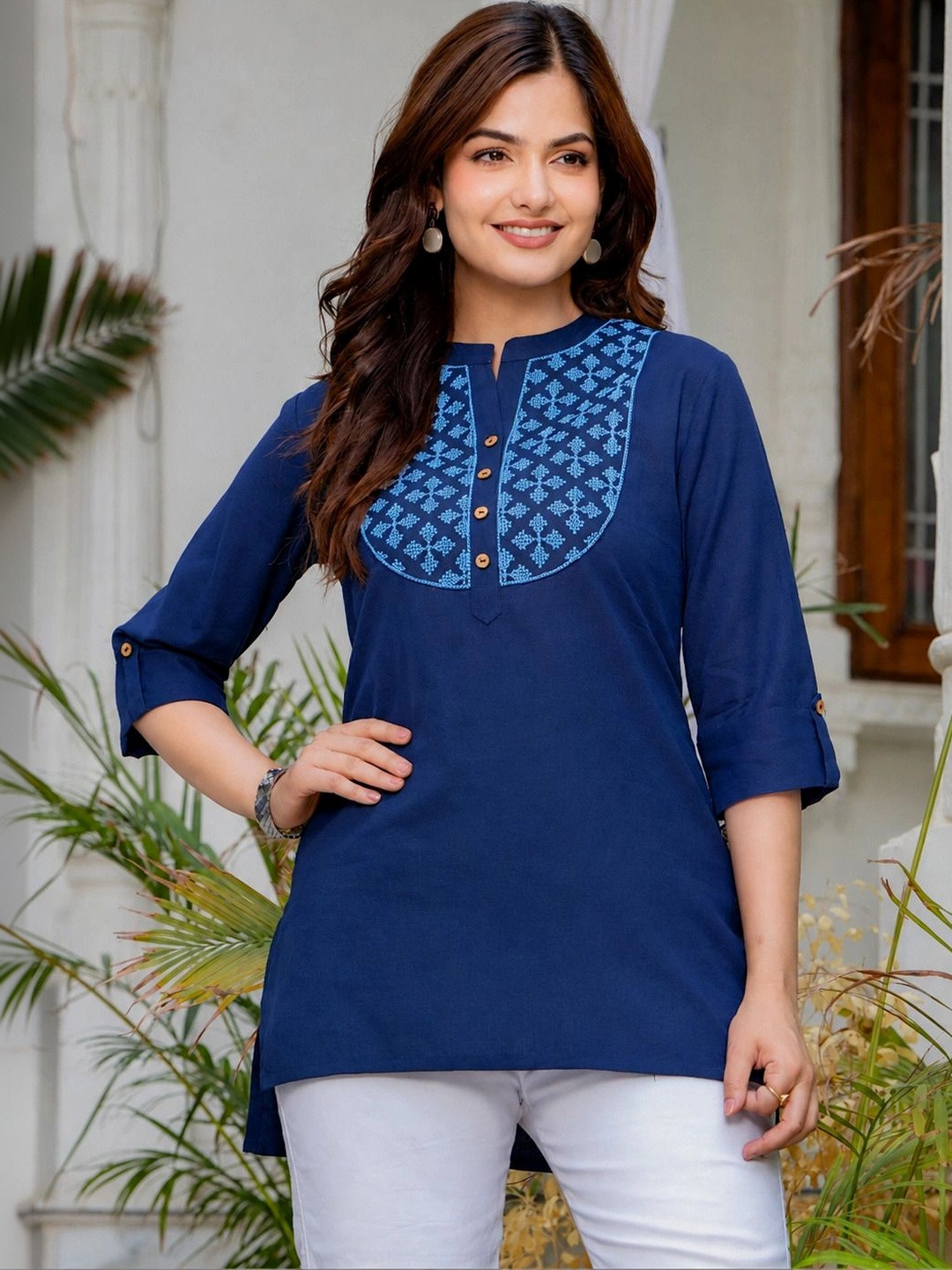 Pistaa Mandarin Collar Ethnic Motifs Embroidered Straight Kurti