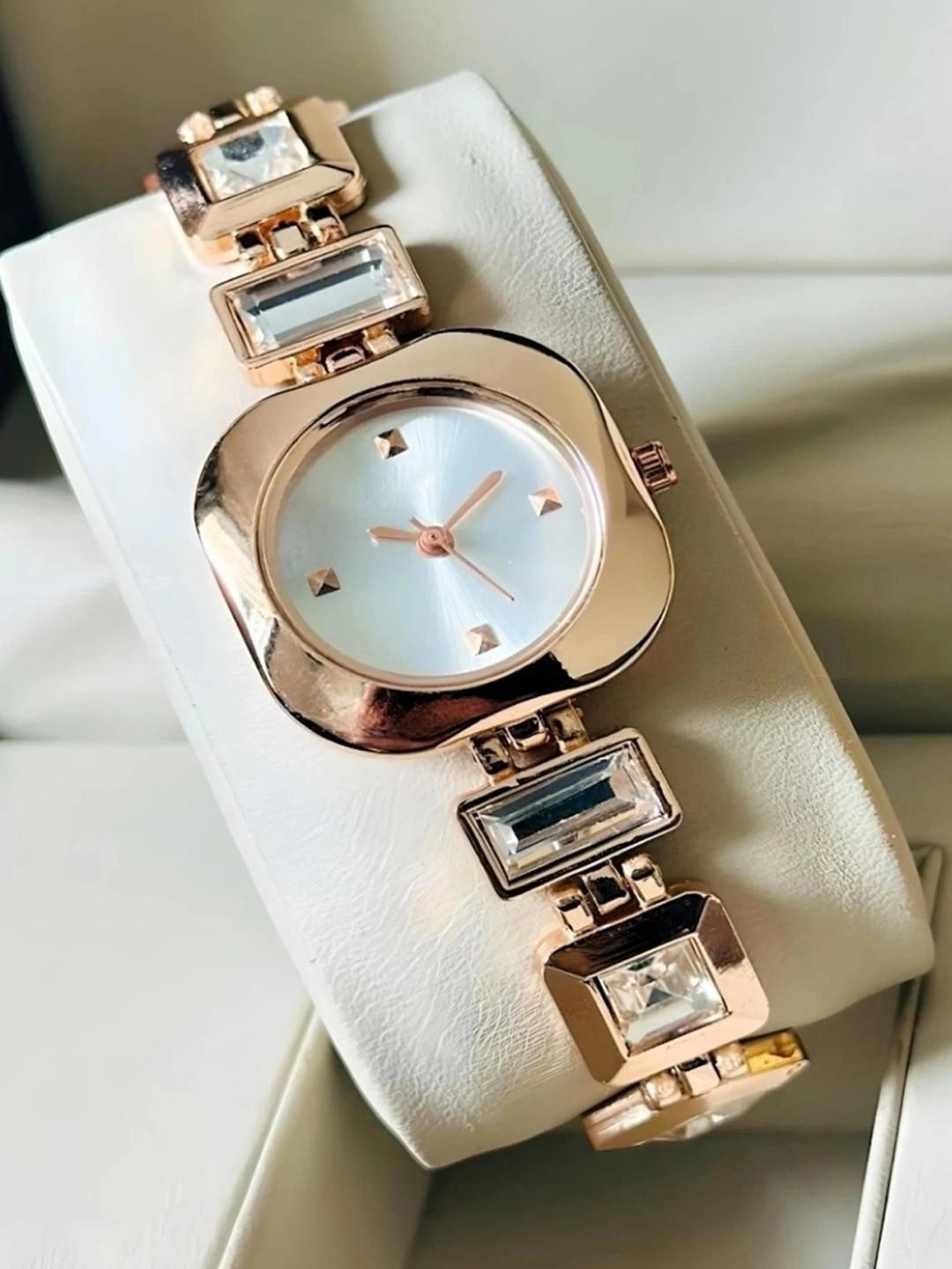 SZN Women Brass Dial & Stainless Steel Bracelet Style Straps Analogue Multi Function Watch