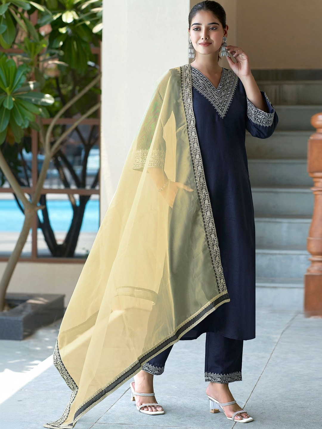SKYLEE Women Embroidered Regular Thread Work Pure Silk Kurta with Trousers & With Dupatta