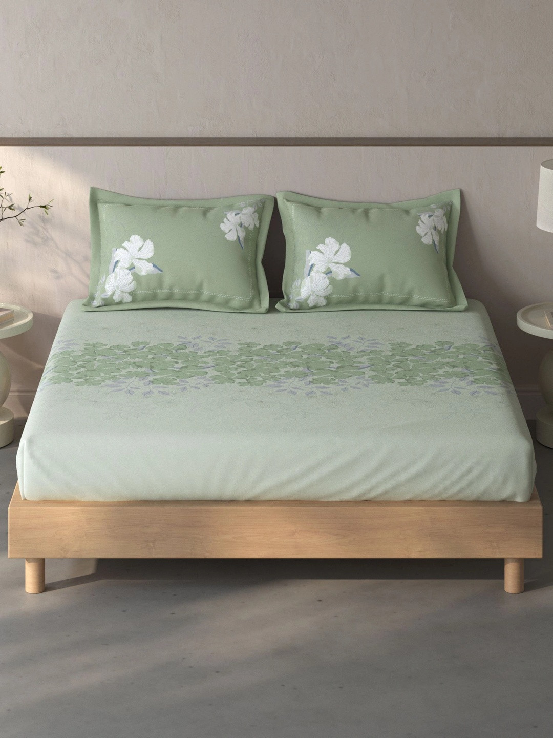 SPACES Turquoise Blue & White Floral 144 TC King Bedsheet with 2 Pillow Covers