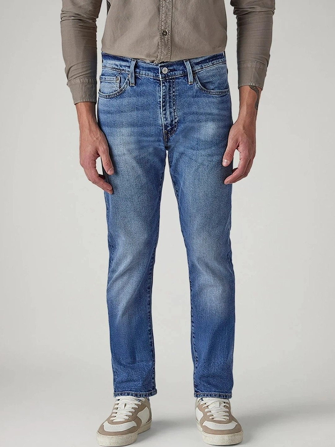 Levis Men Classic Slim Fit Mid-Rise Low Distress Light Fade Stretchable Jeans