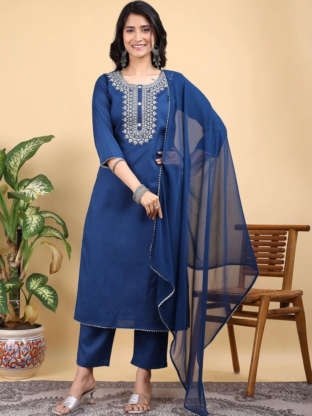 JOGAN Women Embroidered Kurta with Trousers With Dupatta