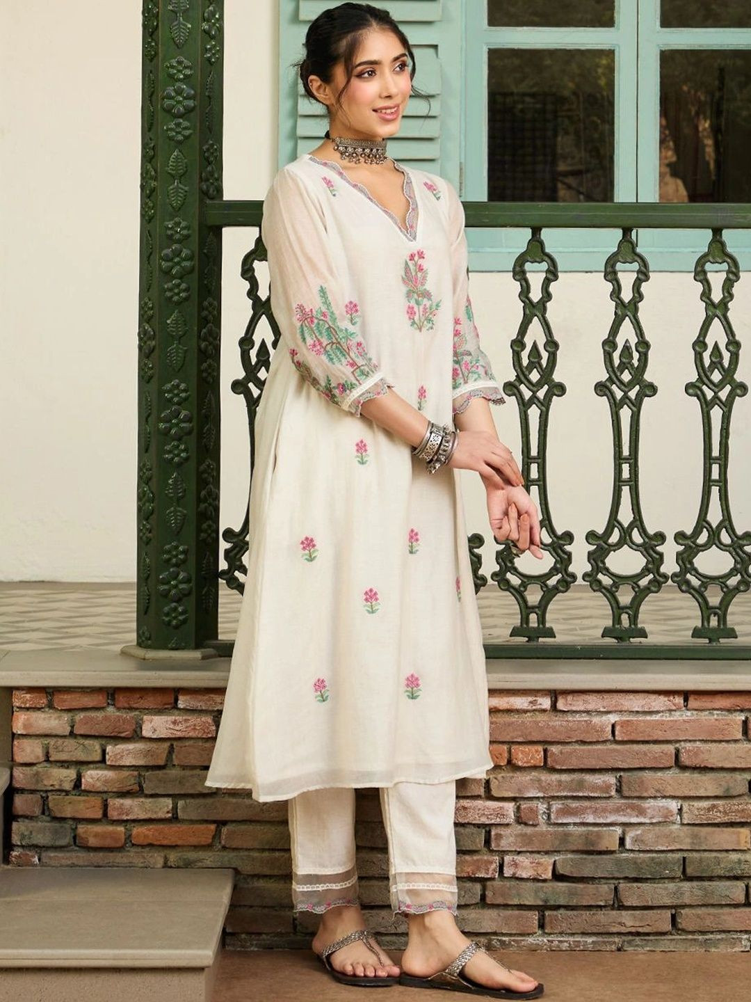 Mitus couture Women Floral Embroidered Regular Thread Work Kurta with Trousers & With Dupatta