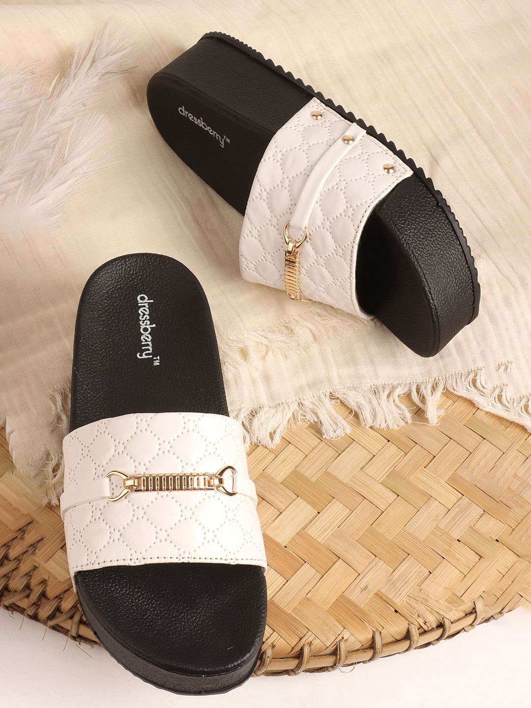 DressBerry Wedge Sandals with Buckles