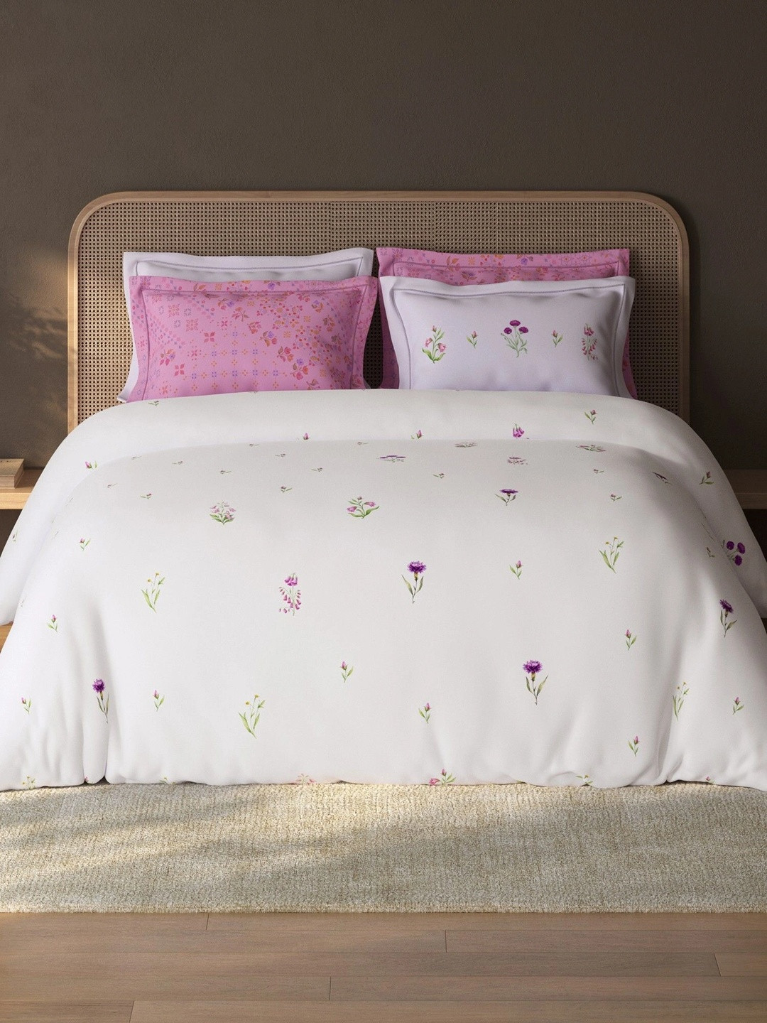 SPACES Pink Floral 210 TC Bedsheet with 4 Pillow Covers