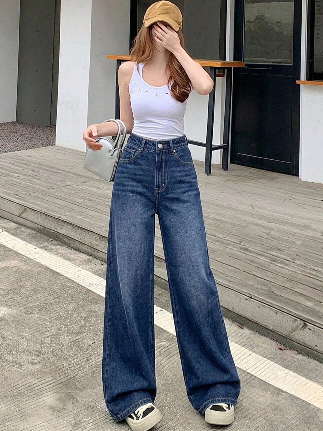 AAV2 Women Wide Leg High-Rise Light Fade Stretchable Jeans