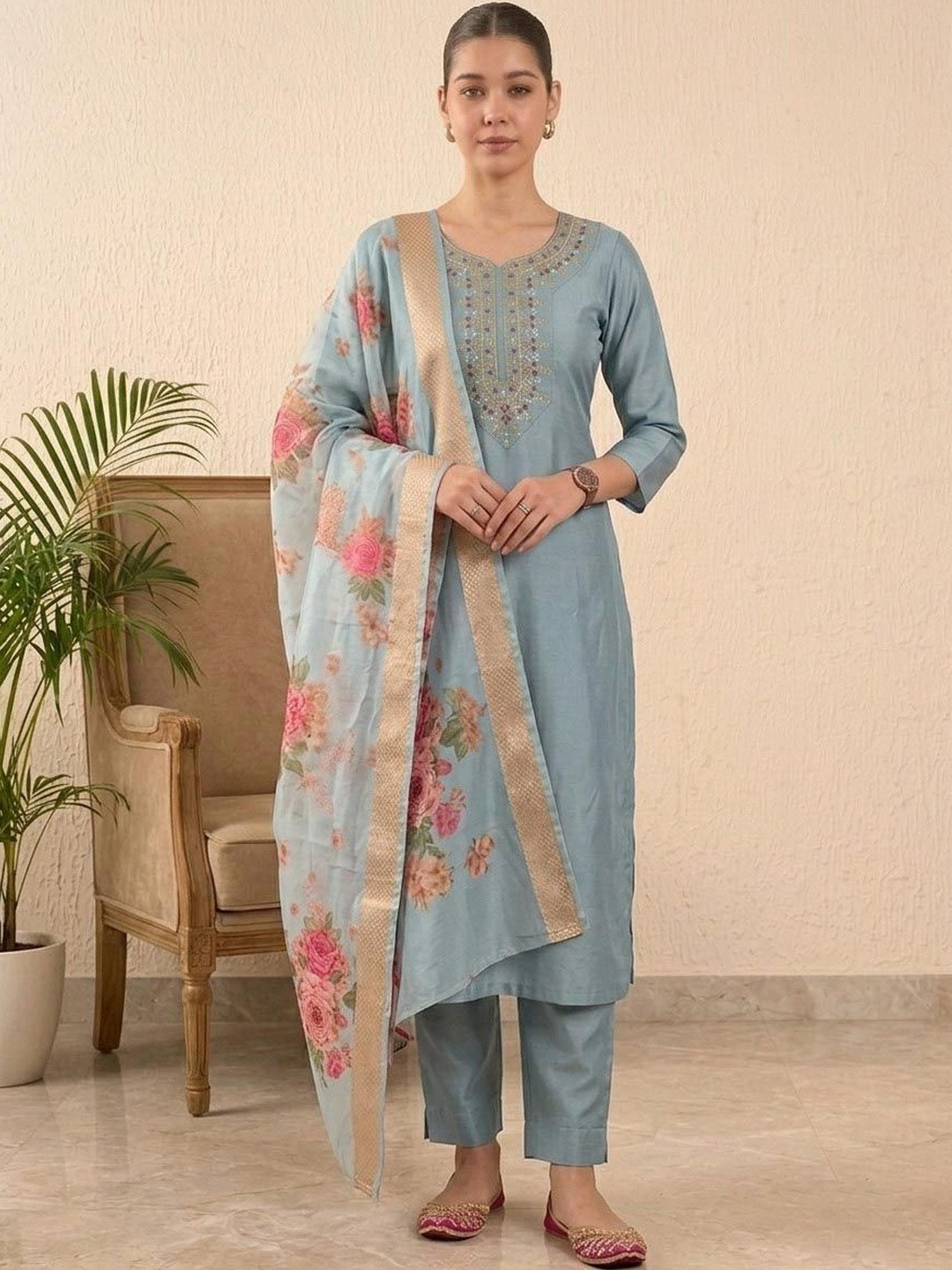 shoecom Women Floral Embroidered Regular Thread Work Kurta with Trousers & With Dupatta