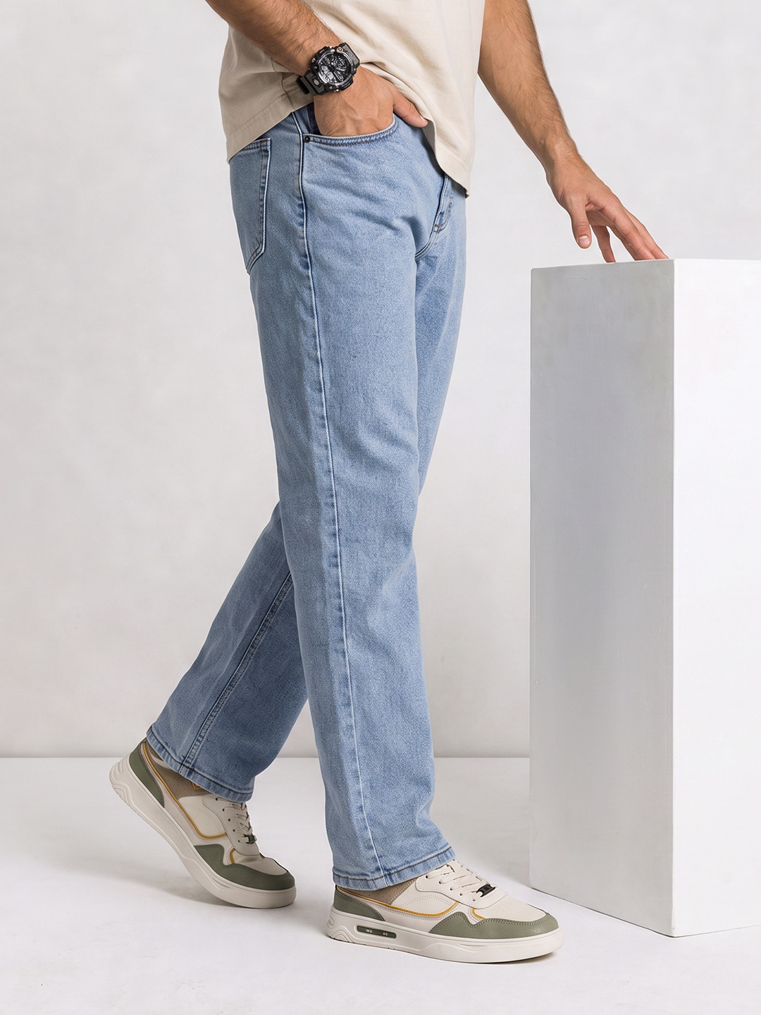 The Roadster Life Co. Men Straight Fit Stretchable Jeans