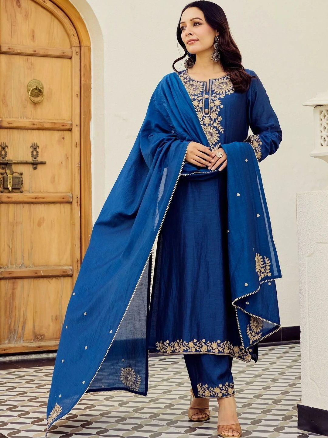 Laxmichhaya Women Ethnic Motifs Embroidered Regular Thread Work Kurta with Trousers & With Dupatta