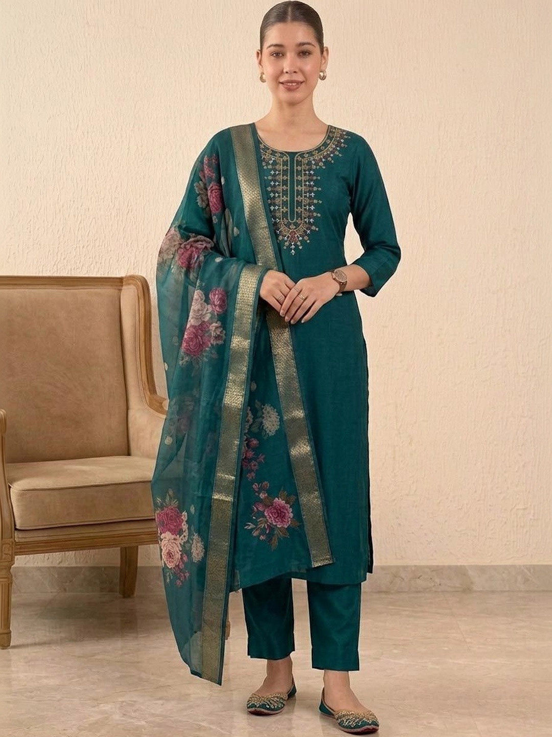 shoecom Women Floral Embroidered Regular Thread Work Kurta with Trousers & With Dupatta