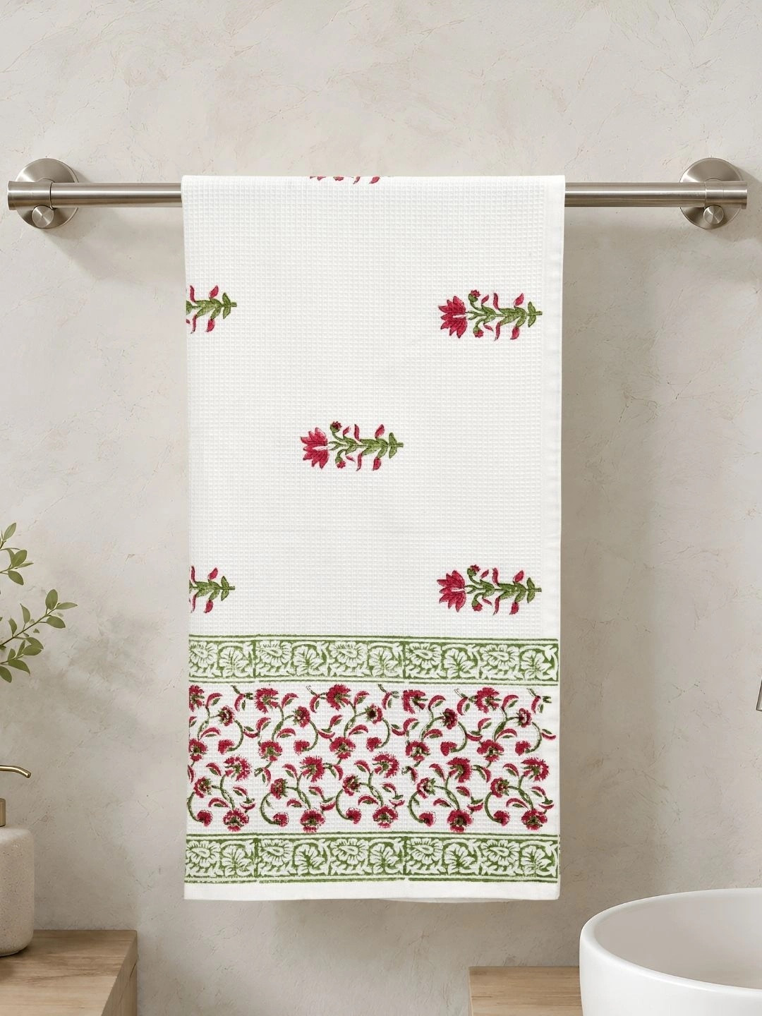 VAASINI Red & White 1 Printed 200 GSM Bath Towel