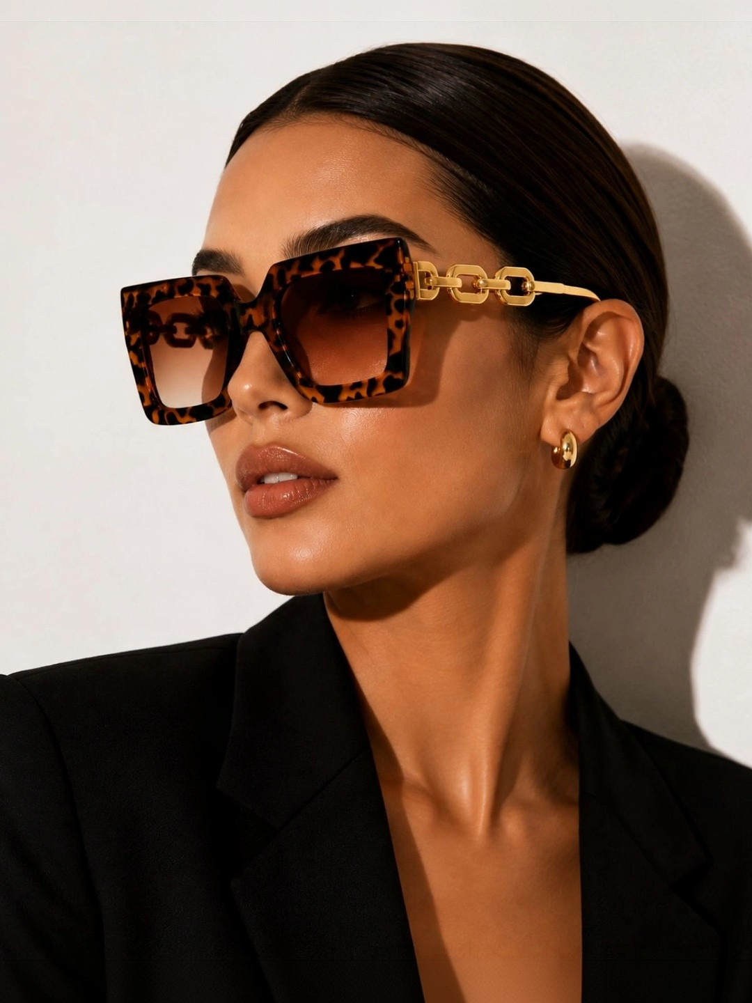 OUDI Women Brown Lens & Gold-Toned Square Sunglasses with
